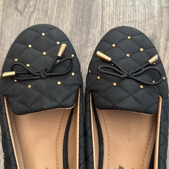 Seven7 Black Ballet Flats Size 8, Brass grommets, bow tie, stitch quilted fabric - Picture 4 of 8